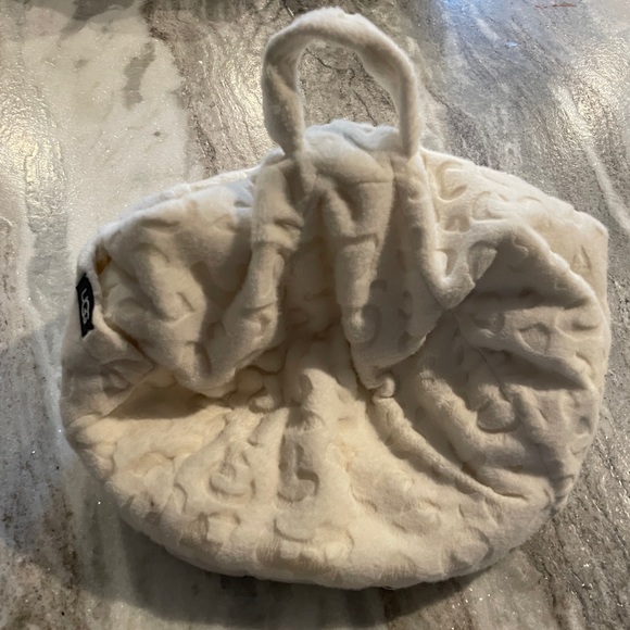 UGG Tablet Pouf - Picture 5 of 5